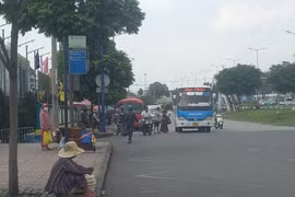Sau chỉ thị của Sở GTVT TP HCM, nạn bến cóc, xe dù vẫn như ‘điếc không sợ súng’