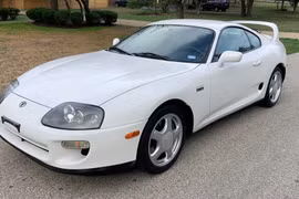 Toyota Supra 15 năm tuổi được bán với giá gần 75.000 USD