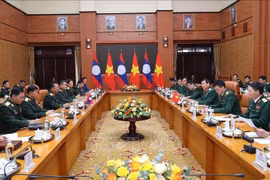 Phó Thủ tướng, Bộ trưởng Bộ Quốc phòng Lào thăm chính thức Việt Nam