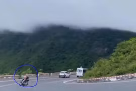 Clip phượt thủ lao xuống vực khi ôm cua trên đèo Hải Vân