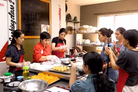 Cận Tết Trung thu, dịch vụ dạy làm bánh handmade “hút khách”