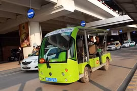 Chấn chỉnh hoạt động xe điện tại cảng hàng không Nội Bài