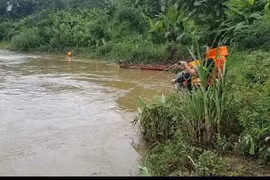 Tìm thấy thi thể cháu bé 4 tuổi đi chơi gần suối bị mất tích