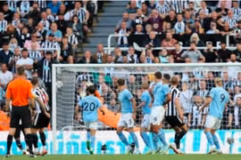 Hòa chật vật Newcastle, Man City đánh mất ngôi đầu Ngoại hạng Anh