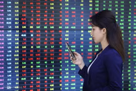 Thị trường chứng khoán hôm nay 15/4: Quanh ở ngưỡng hỗ trợ 1.470 điểm