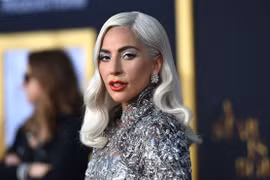 Lady Gaga khóc vì phải hủy đêm nhạc ở Miami