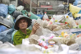 Cận cảnh "thủ phủ" tái chế rác thải nhựa lớn nhất thành phố Hà Nội