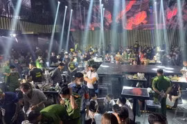Công an tập kích, khám xét vũ trường lớn nhất Hải Phòng