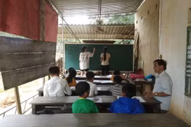 Người thầy giáo nghèo, khuyết tật và 24 năm miệt mài dạy học không thu lợi