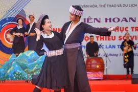 Bế mạc liên hoan trình diễn trang phục truyền thống các dân tộc thiểu số khu vực phía Bắc lần thứ I