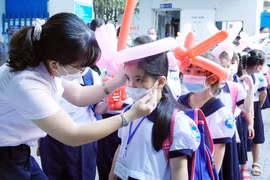 Nước mắt người thầy bao giờ thôi rơi?