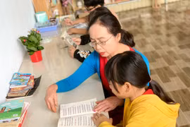 Gia Lai: Văn hóa đọc được lan tỏa từ trạm đọc sách 0 đồng của người phụ nữ U60
