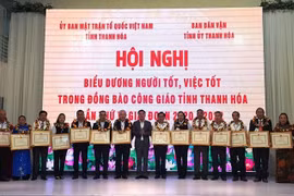 Thanh Hóa biểu dương 100 tấm gương 'kính Chúa, yêu nước' tiêu biểu