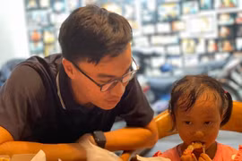 “Bàn tay cho em” và câu chuyện xúc động giữa bác sĩ TP HCM với em bé Hà Giang