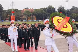 Đại biểu dự Đại hội toàn quốc Hội Cựu chiến binh Việt Nam vào Lăng viếng Bác
