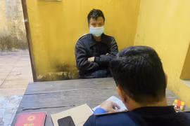 Mâu thuẫn tình cảm, gã đàn ông dùng dây điện nối vào cổng sắt nhằm sát hại người tình