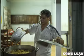 Người dân làng xôi Phú Thượng dậy từ 2h sáng tất bật phục vụ Tết Đoan ngọ