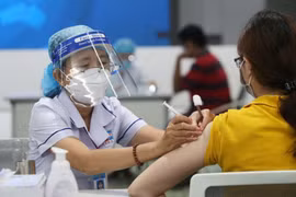Thủ tướng chỉ đạo đẩy nhanh tiêm vắc xin phòng Covid-19 mũi 3, mũi 4