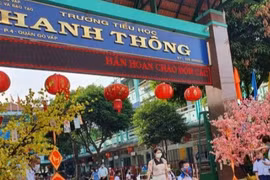 TP. HCM: Hiệu trưởng, kế toán và bếp trưởng một trường tiểu học nhận nhận hàng trăm triệu đồng 'lót tay'