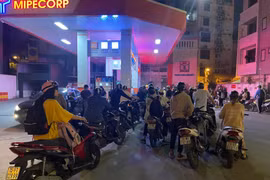Bộ Tài chính đề nghị các thương nhân đầu mối báo cáo chi phí đưa xăng dầu về Việt Nam