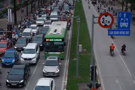 Hà Nội: Buýt nhanh BRT giúp giảm ùn tắc giao thông