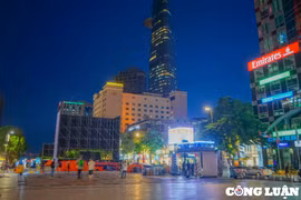 Phố đi bộ Nguyễn Huệ lắp 5 màn hình LED, sẵn sàng cho trận SEA Games 31