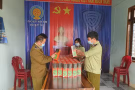 Kon Tum: Tiêu hủy hơn 112 chai rượu sâm Ngọc Linh giả