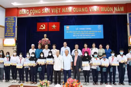 Quận 8 chăm lo đời sống cho học sinh dân tộc Chăm có hoàn cảnh khó khăn và hỗ trợ trẻ mồ côi