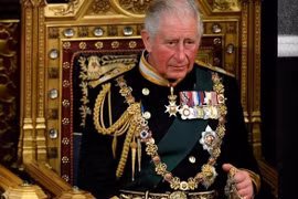 Vua Charles tôn vinh Nữ hoàng Elizabeth II trong bài phát biểu đầu tiên trên truyền hình