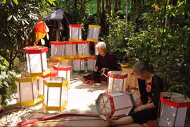 Nghề làm đèn kéo quân tất bật đón mùa trông trăng