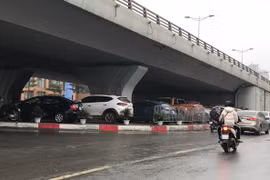 Không sử dụng gầm cầu đường bộ làm bãi đỗ xe, các dịch vụ kinh doanh khác