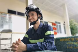 Buông bát cơm ăn dở, lao vào cuộc chiến với giặc lửa để cứu người