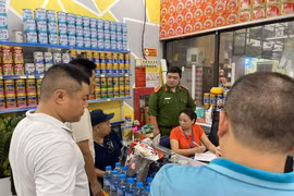 Nhiều đồ chơi Trung Thu có hình “đường lưỡi bò” bị phát hiện và thu giữ
