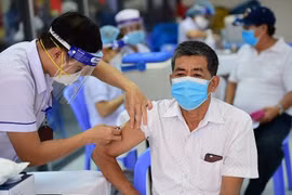 Khẩn trương rà soát, đáp ứng nhu cầu vaccine phòng COVID-19
