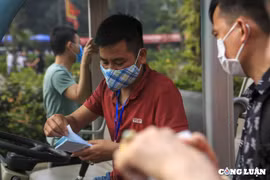 Xe dịch vụ khu di tích Đền Hùng tự động tăng giá, nhiều người dân nhầm lẫn