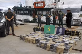 Tây Ban Nha bắt giữ thuyền đánh cá chứa 3 tấn cocaine