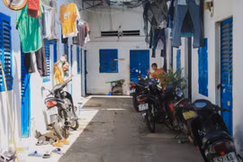 Hộ gia đình trẻ 'đỏ mắt' tìm nhà thuê giá rẻ