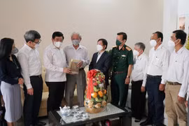 Thăm hỏi tặng quà một số nhà báo và văn nghệ sĩ tiêu biểu trên địa bàn thành phố Cần Thơ