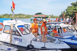 Gắn bảng thông báo tốc độ trên tàu thủy cao tốc chở khách