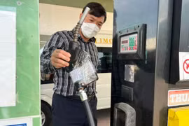 Bộ Công Thương bất ngờ kiểm tra và phát hiện cây xăng tại Sóc Trăng “có hàng nhưng không bán”