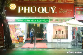 Bất chấp thời tiết rét buốt, có người đứng xếp hàng từ 3h sáng mua vàng ngày Thần tài