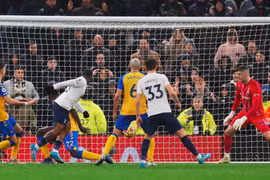 Tottenham thua ngược 2-3 Southampton chỉ trong 4 phút