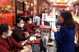 Ngày vía Thần Tài: Giảm mua trực tiếp, tăng mua online