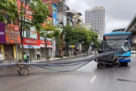 Chủ tịch Hà Nội yêu cầu tăng cường kiểm tra, xử lý xe tự chế chở hàng cồng kềnh