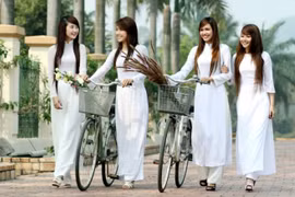 Bài hát chúc mừng ngày Quốc tế Phụ nữ 8/3 hay và ý nghĩa