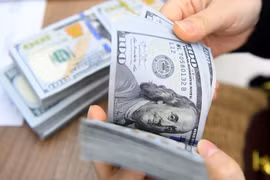 USD tăng kỷ lục, vọt lên 25.000 đồng/USD: Doanh nghiệp nhập khẩu "khóc ròng"