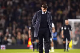 Huyền thoại Liverpool Steven Gerrard bị sa thải