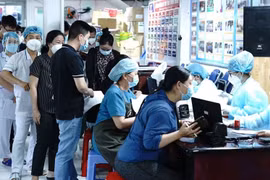 Vì sao HĐND TP Hà Nội chưa xem xét hỗ trợ nhân viên y tế?