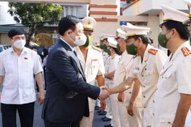 Chủ tịch Quốc hội thăm, làm việc và chúc Tết cán bộ, chiến sỹ công an, nhân viên y tế tỉnh Cà Mau