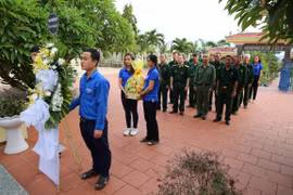 BSR dâng hương và thả hoa đăng nhân ngày Thương binh - Liệt sĩ tại huyện đảo Lý Sơn
